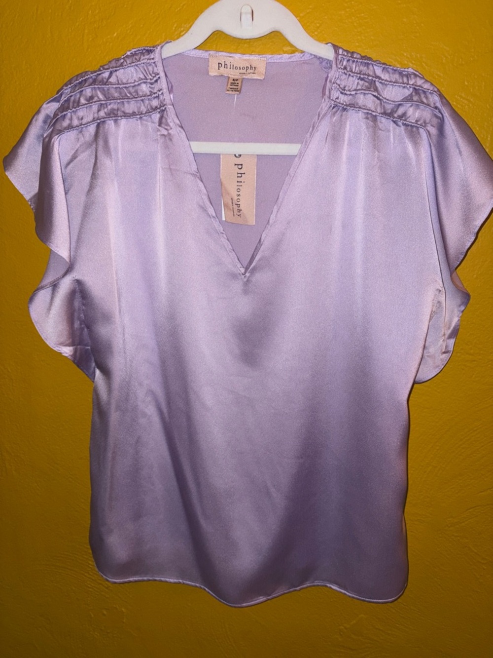 Philosophy NWT Lilac Satin V-Neck Flutter Sleeve Top. Sz Small & Details Galore.
